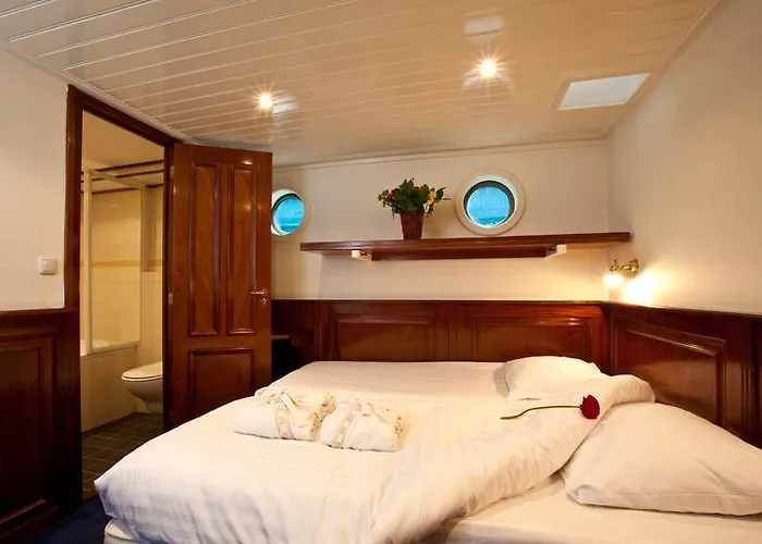 Boat Barkentijn Marjorie