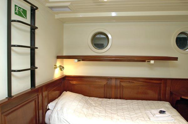 Boat Barkentijn Marjorie Botel 2*